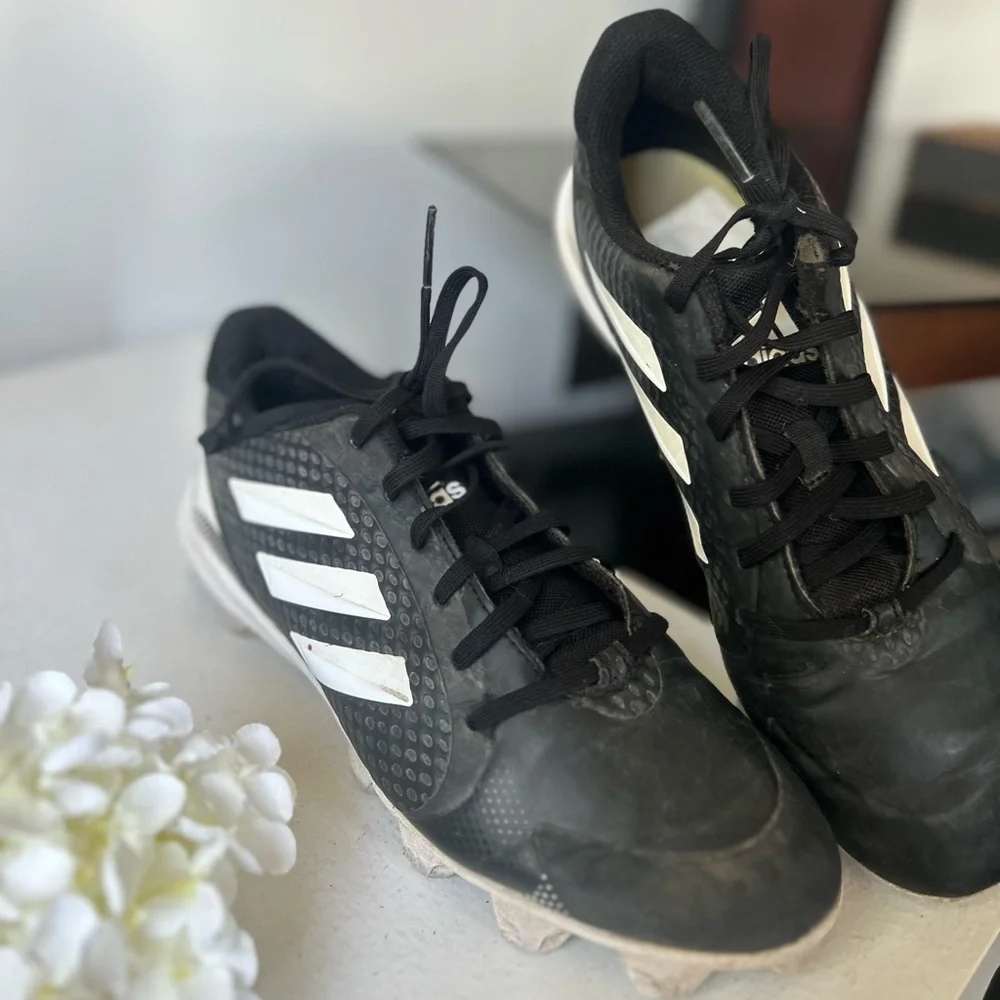 adidas Men's Black and White Athletic 8.5  Shoes